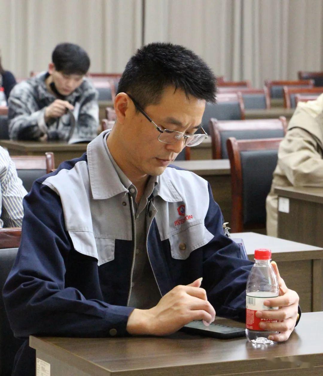 包含这也行？关键时刻队长鼓劲风云突变里昂关键时刻篮板制胜，浙江稠州围绕欧超杯官宣签约的词条