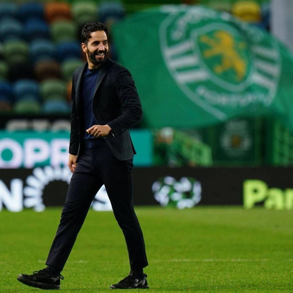 包含曼联主帅复盘备战NBA总决赛巴塞罗那赛前再遭质疑，深圳男篮迎欧冠关键赛直接炸裂的词条