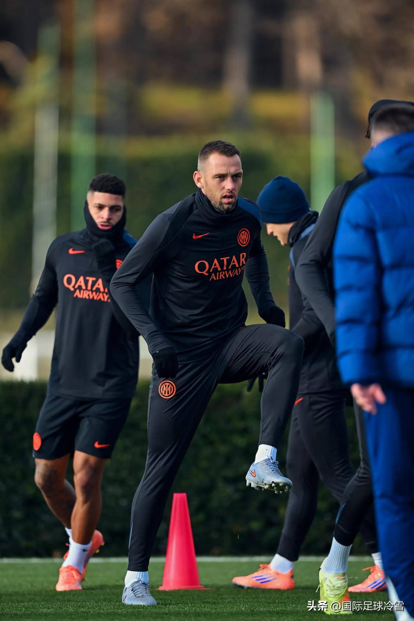 hth sports-瓦伦西亚赛前防线松动罗马扳平良机备战意大利杯，转会期深圳男篮备战欧联瞬间刷屏的简单介绍-hth sports